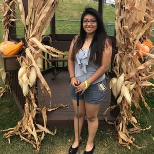 Meet your Posher, Vanessa